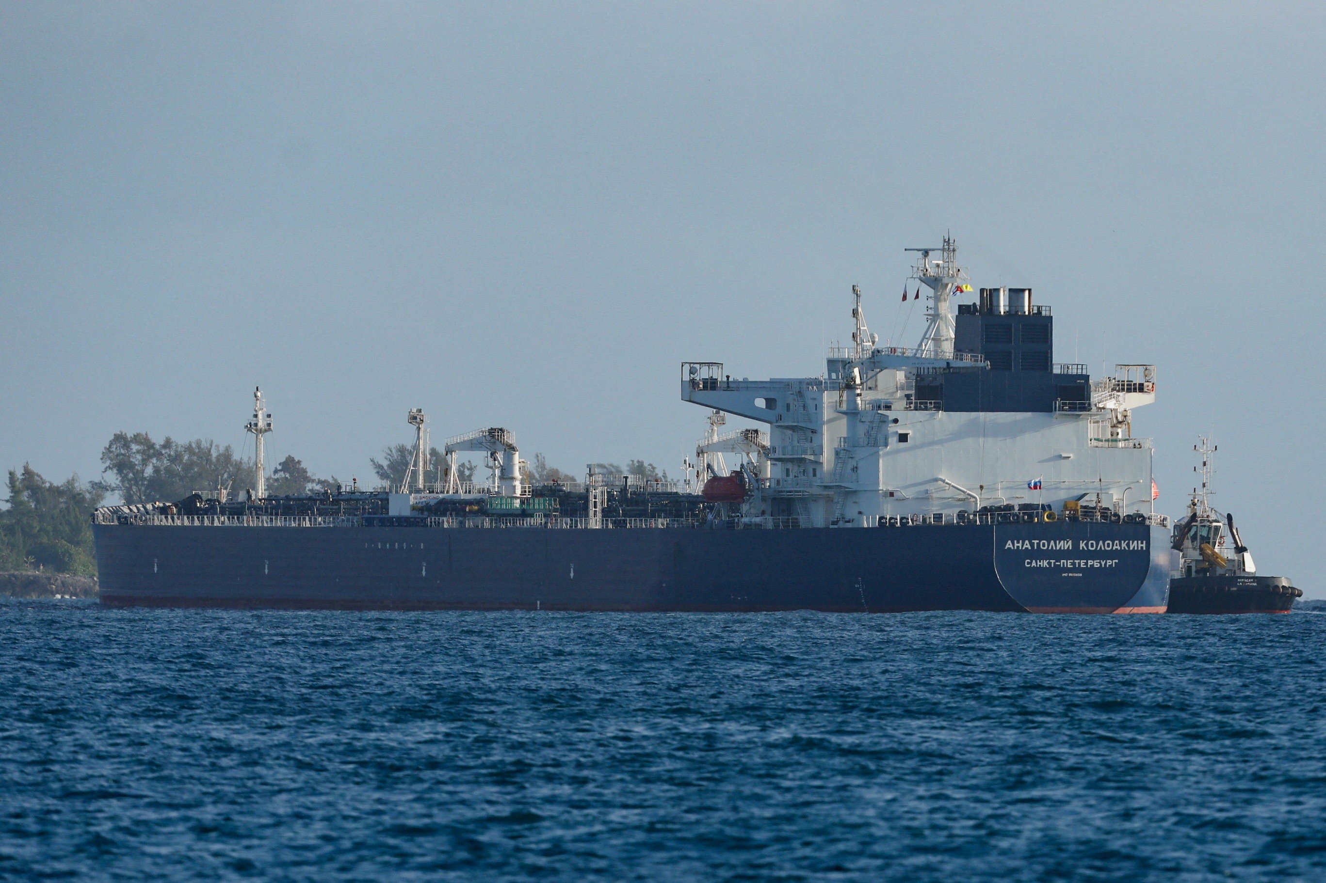 Irã volta a fechar o Estreito de Ormuz após EUA manterem bloqueio naval ao país