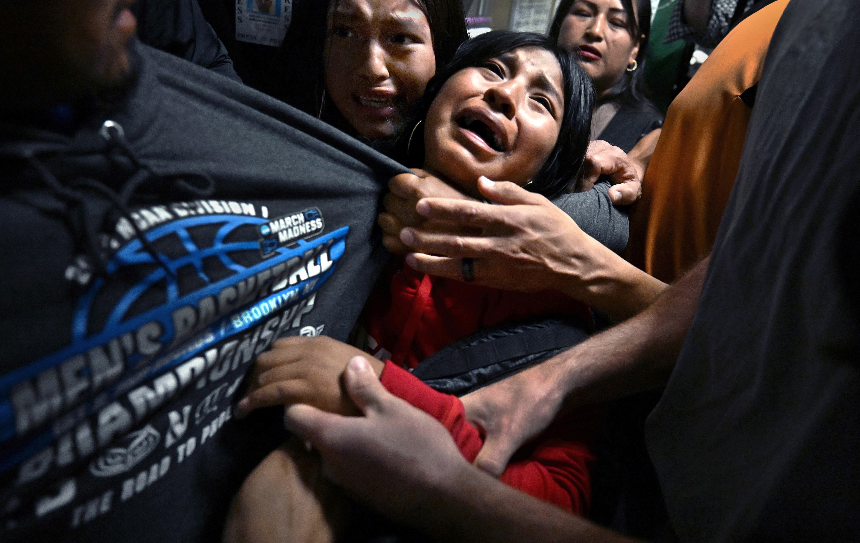 Imagem de família separada pelo ICE vence 'Foto do Ano' do World Press Photo 2026