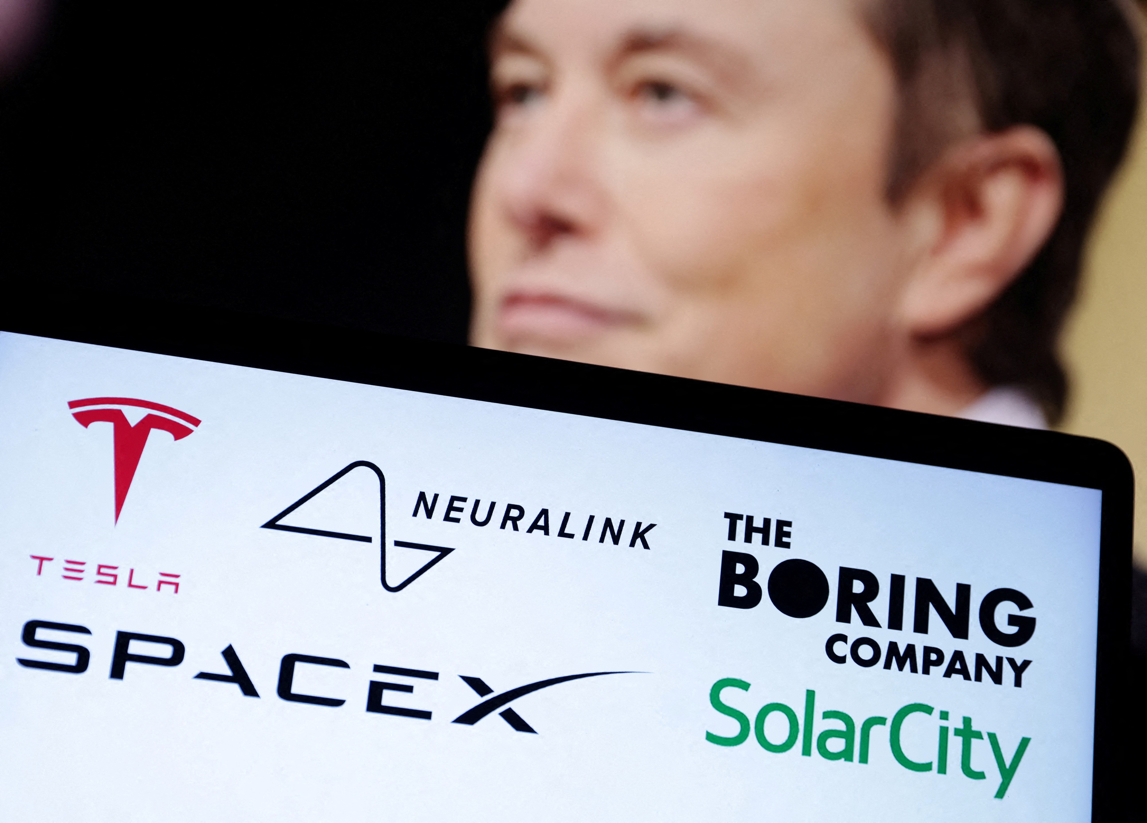 Antes de IPO, SpaceX aposta em IA para empresas como mercado maior que o de foguetes