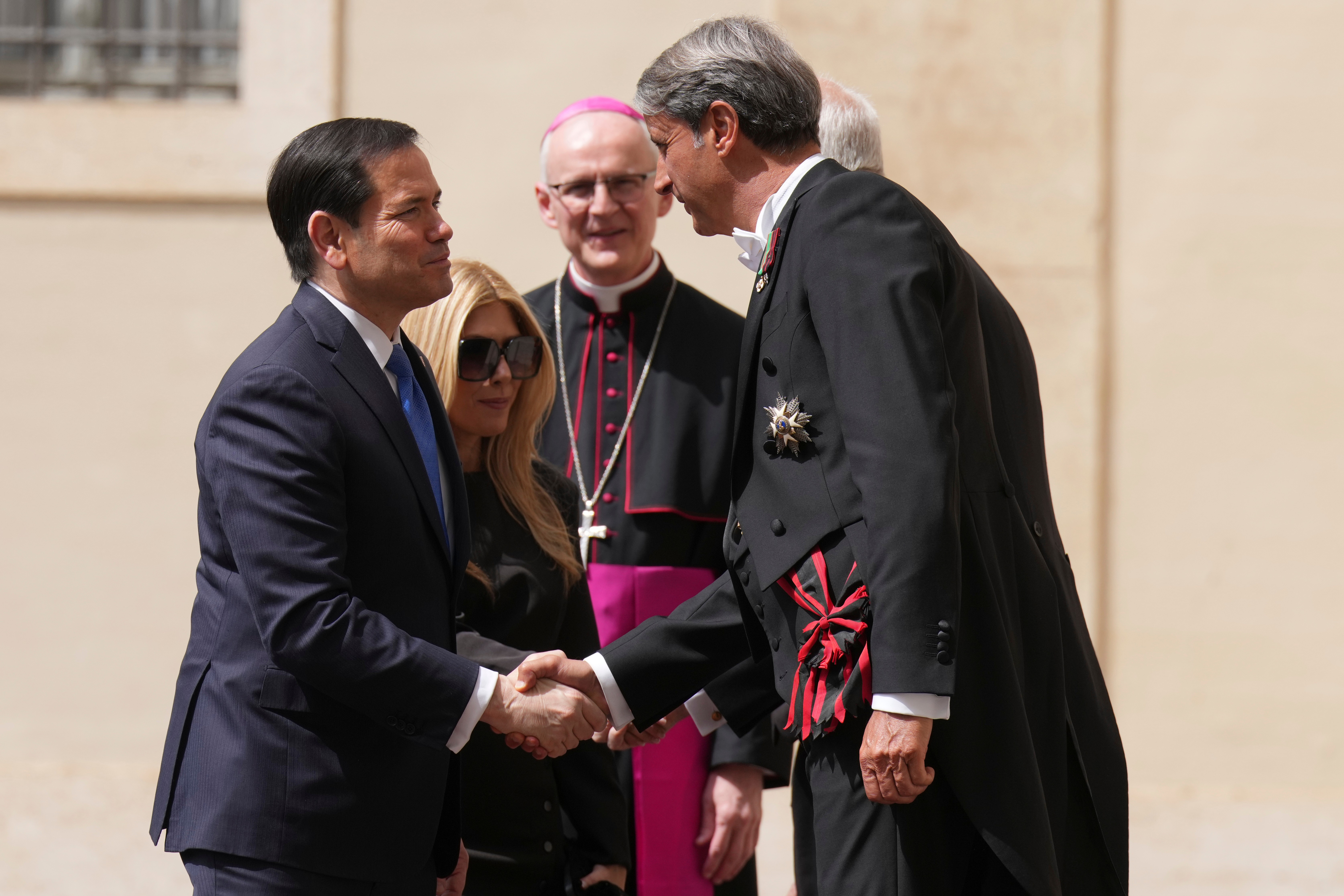 Secretário de Trump chega ao Vaticano para encontro com papa Leão XIV