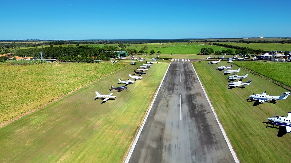 Vídeo com mais de 30 aviões em fazenda impressiona em Goiás