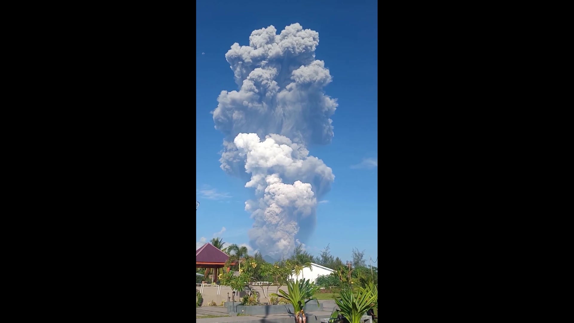 Equipes de resgate localizam dois desaparecidos perto de cratera de vulcão que entrou em erupção na Indonésia