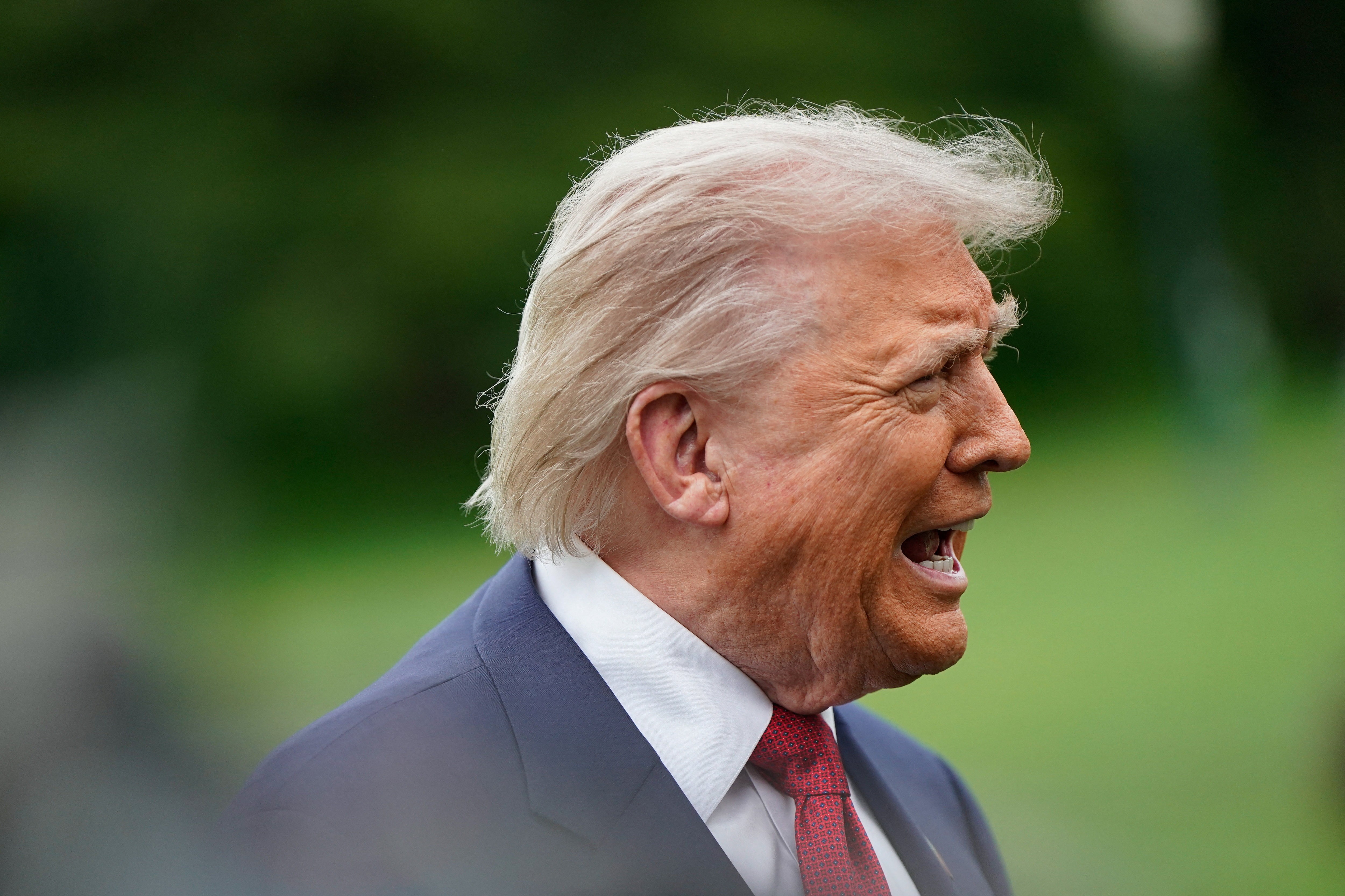 Trump diz que Suprema Corte dos EUA deveria ser 'leal' em casos cruciais