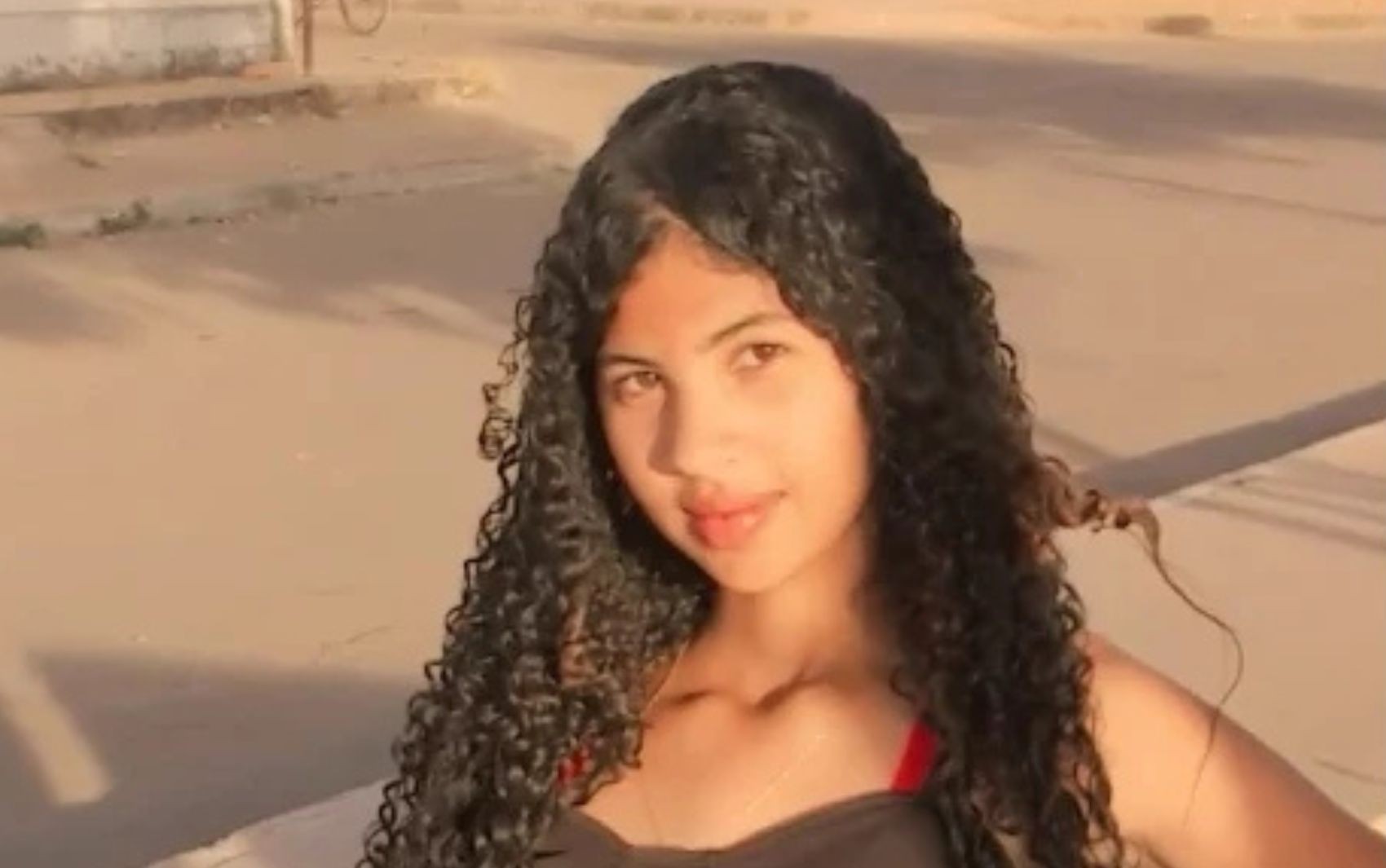 Ex-marido mata mulher, tenta matar o companheiro dela e foge com o filho, diz polícia