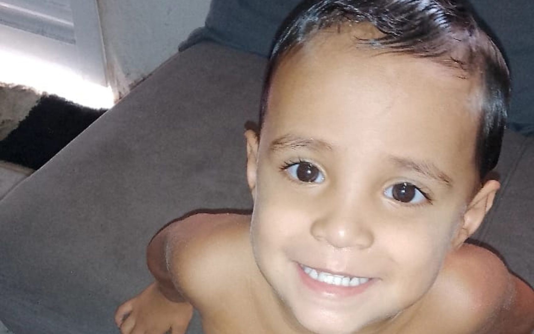 Menino de 3 anos morre atropelado por caminhão enquanto brincava