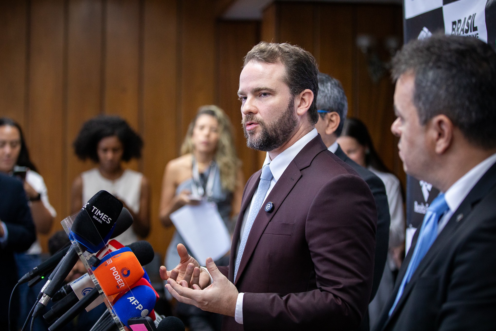 'Sou o primeiro a topar' discussão de imposto sobre ultrarricos no G7, diz Durigan em Paris
