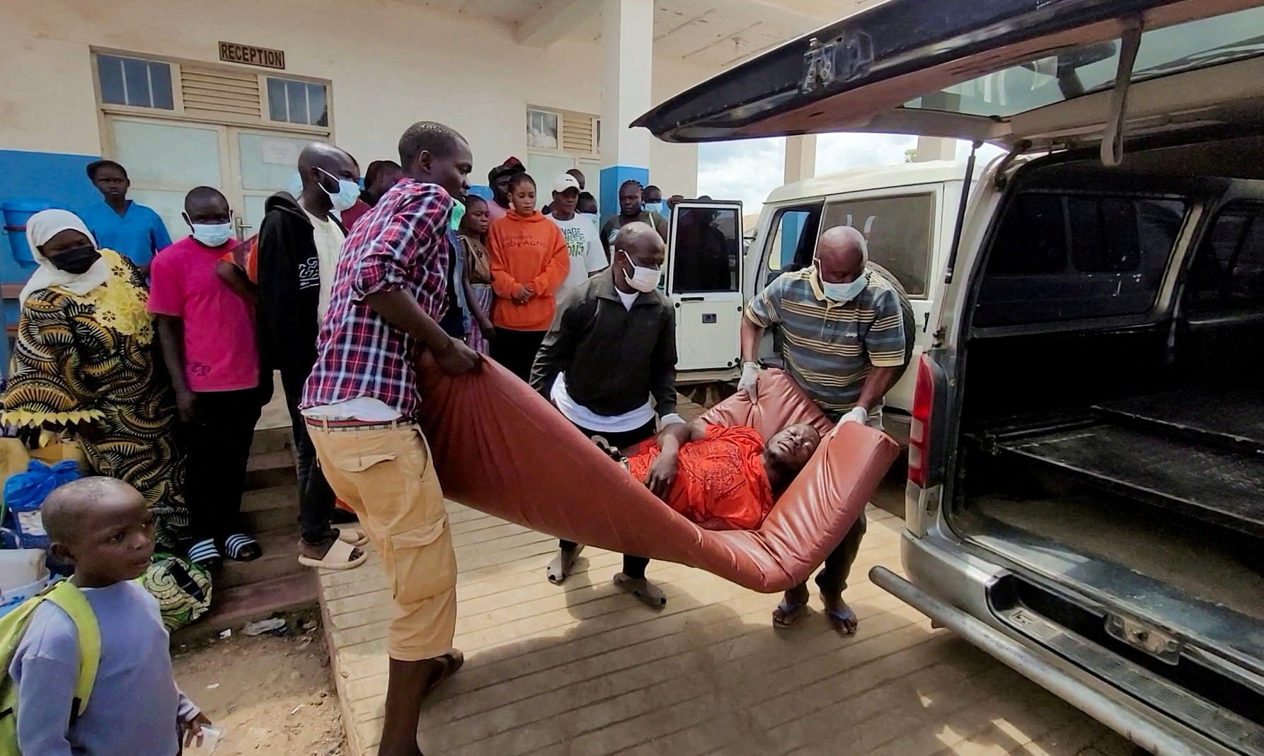 Surto de Ebola já deixou ao menos 100 mortos na República Democrática do Congo; CDC confirma caso em profissional dos EUA