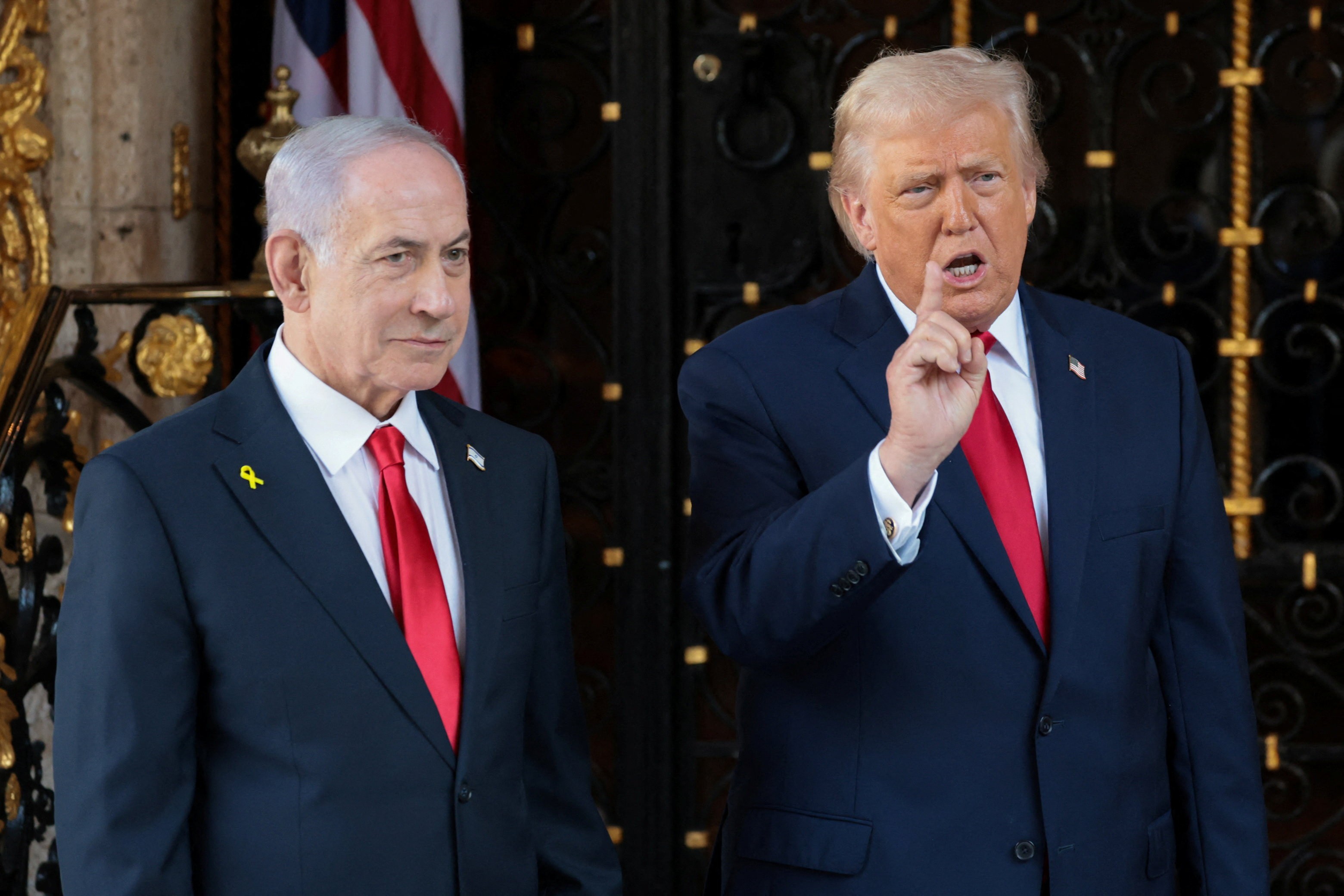 Trump reconhece ter falado com Netanyahu 'de forma raivosa'; presidente dos EUA chamou israelense de 'louco', diz site
