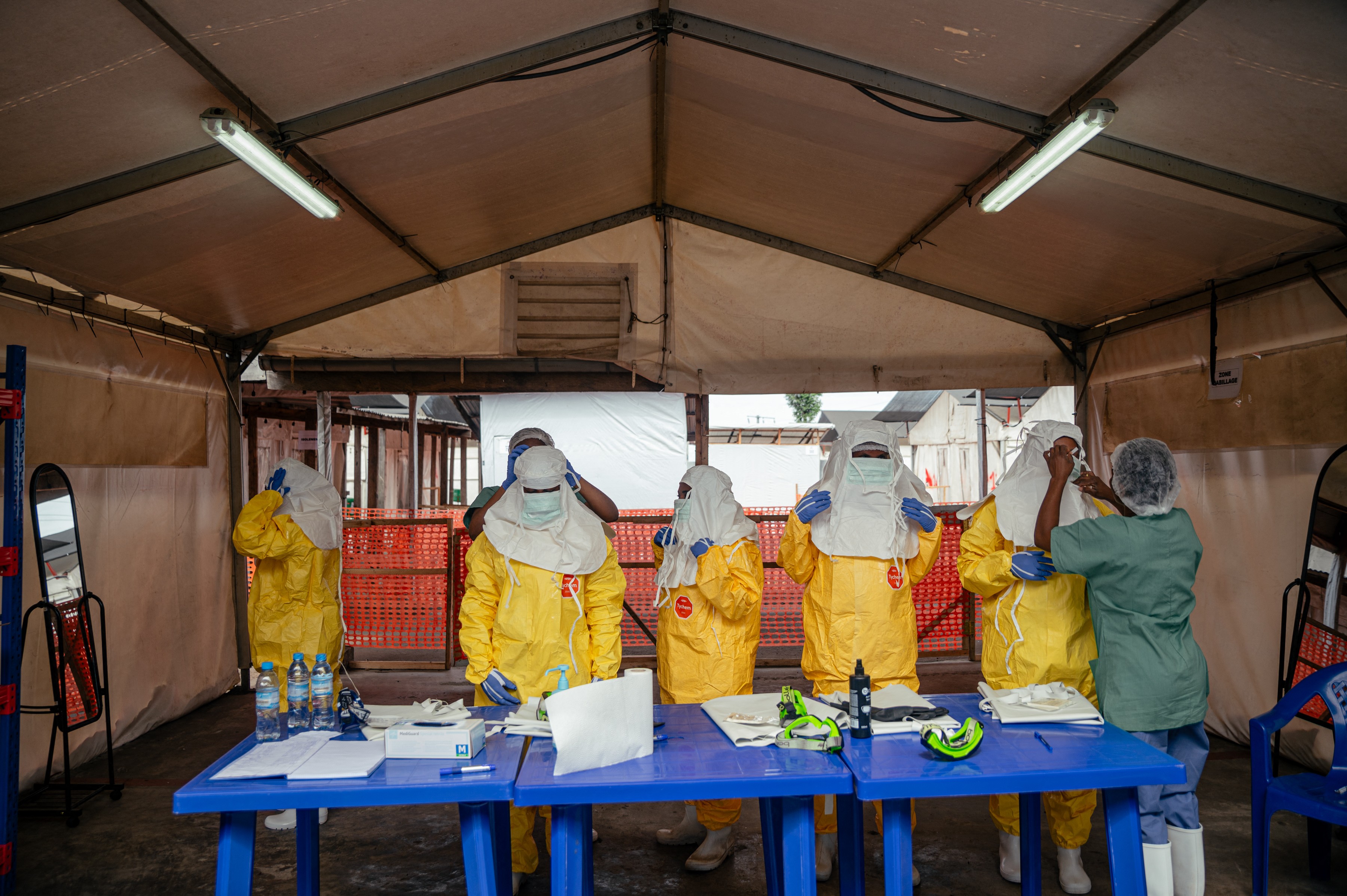 Casos suspeitos de ebola caem de 906 para 116 na África central, diz OMS