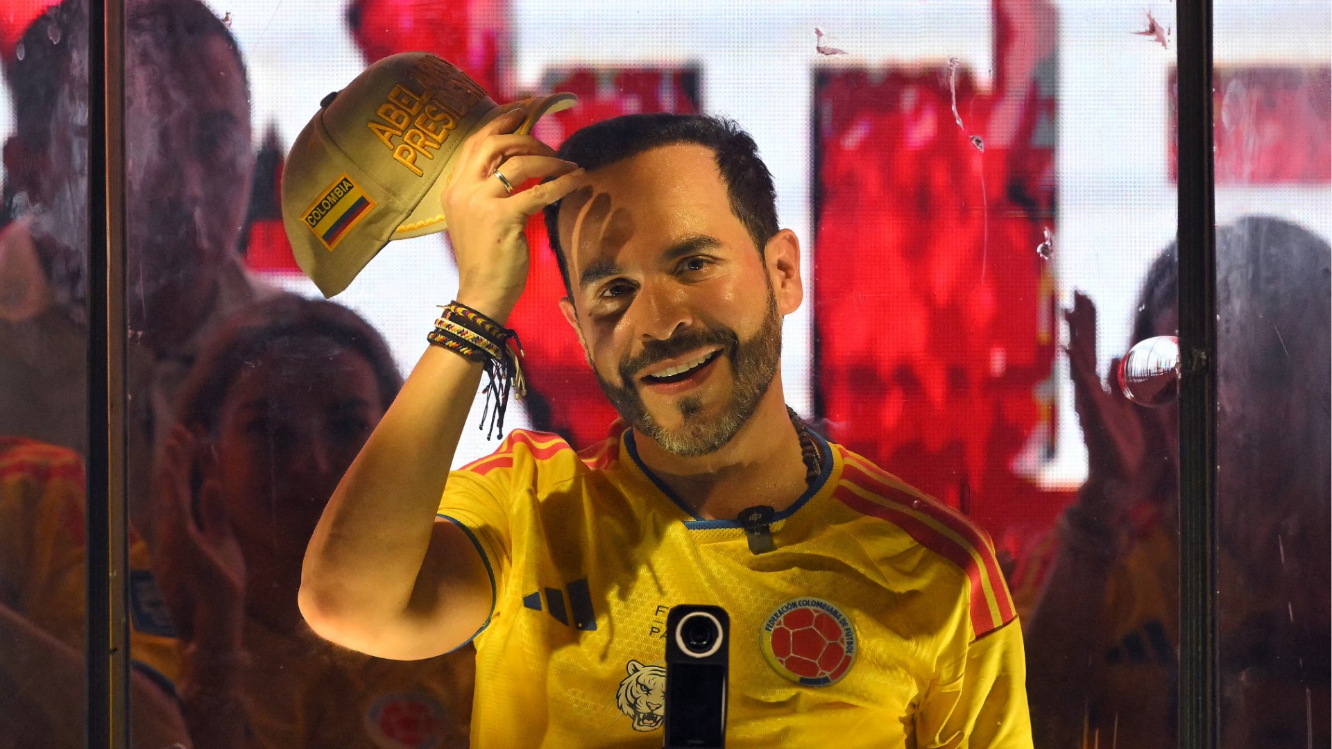 Justiça da Colômbia proíbe candidato à presidência de usar camisa da seleção como 'símbolo'