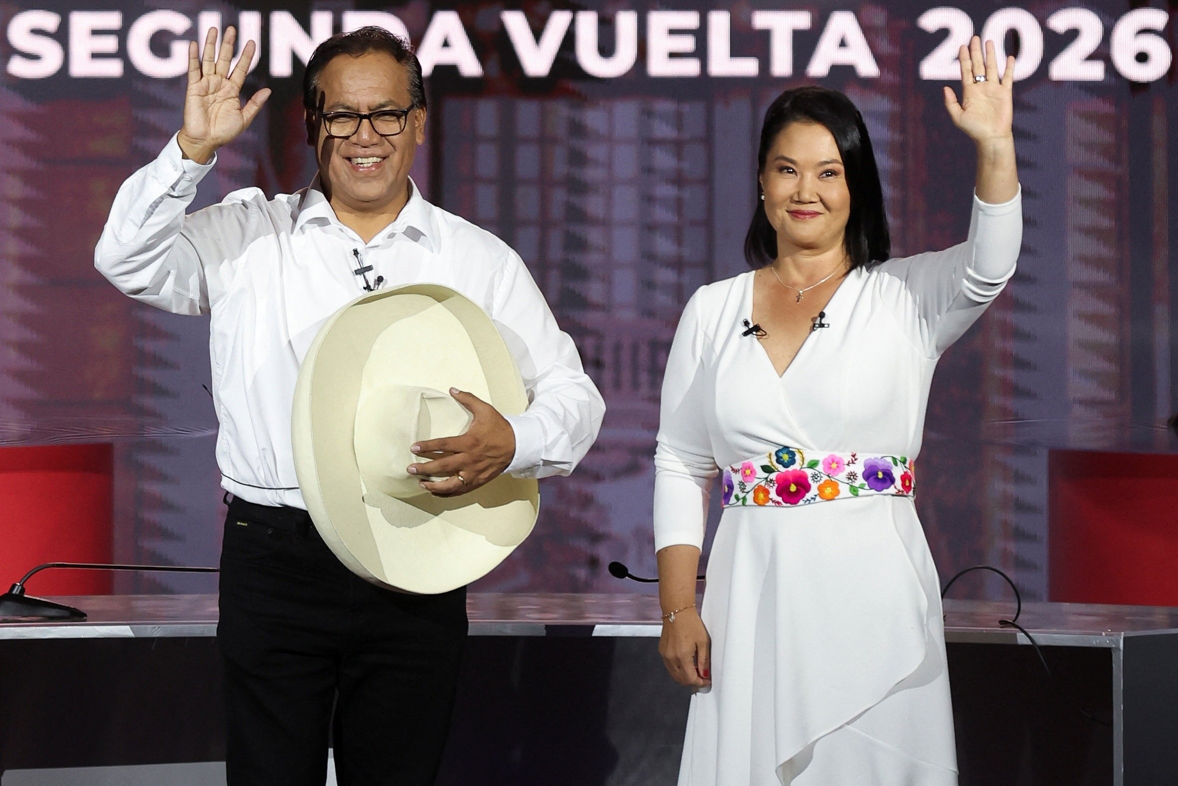 Peru escolhe hoje novo presidente em eleição marcada por polarização e 'desconfiança crônica'