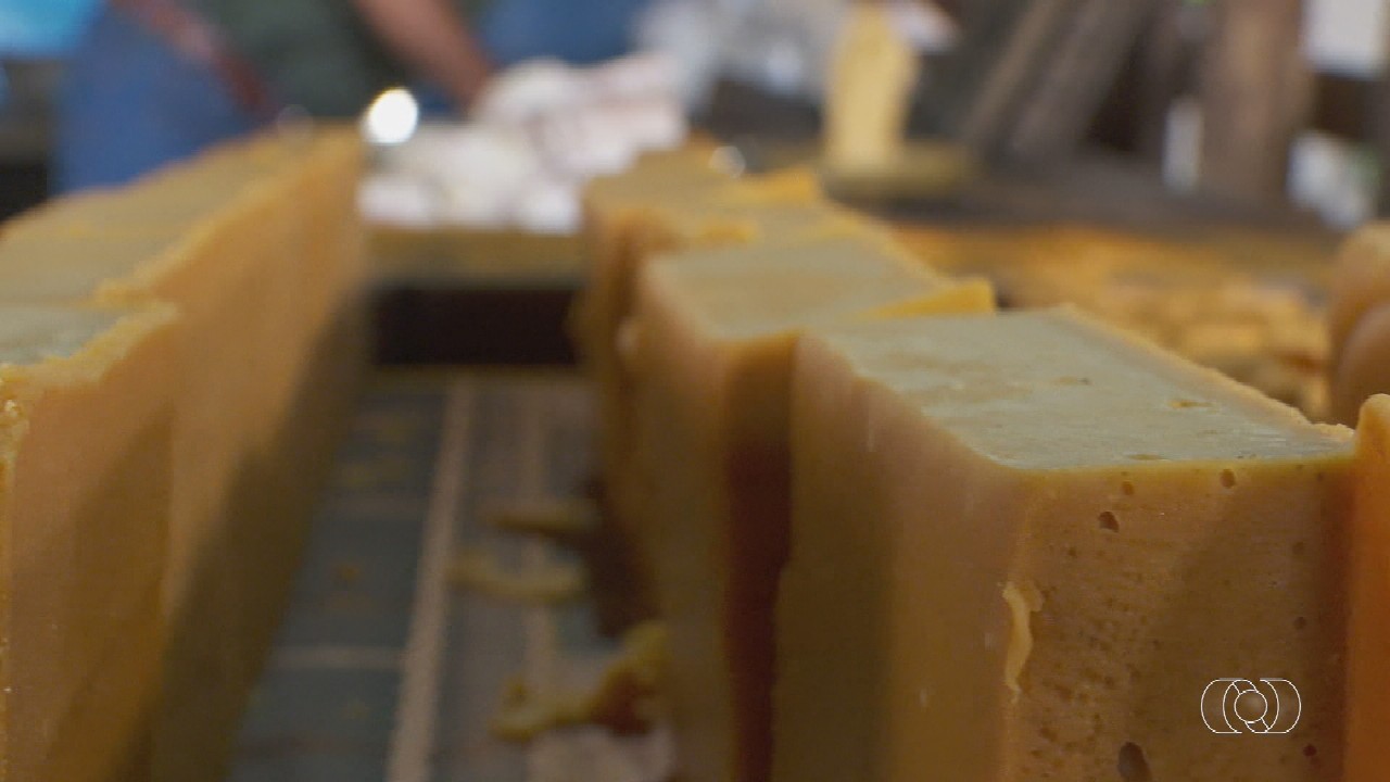 Rapadura artesanal: produtor ensina receita tradicional do doce em Goiás