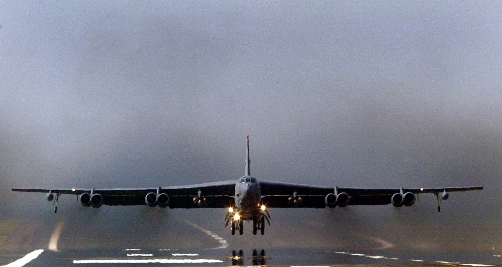 B-52: como é o bombardeiro que caiu e matou 8 tripulantes na Califórnia