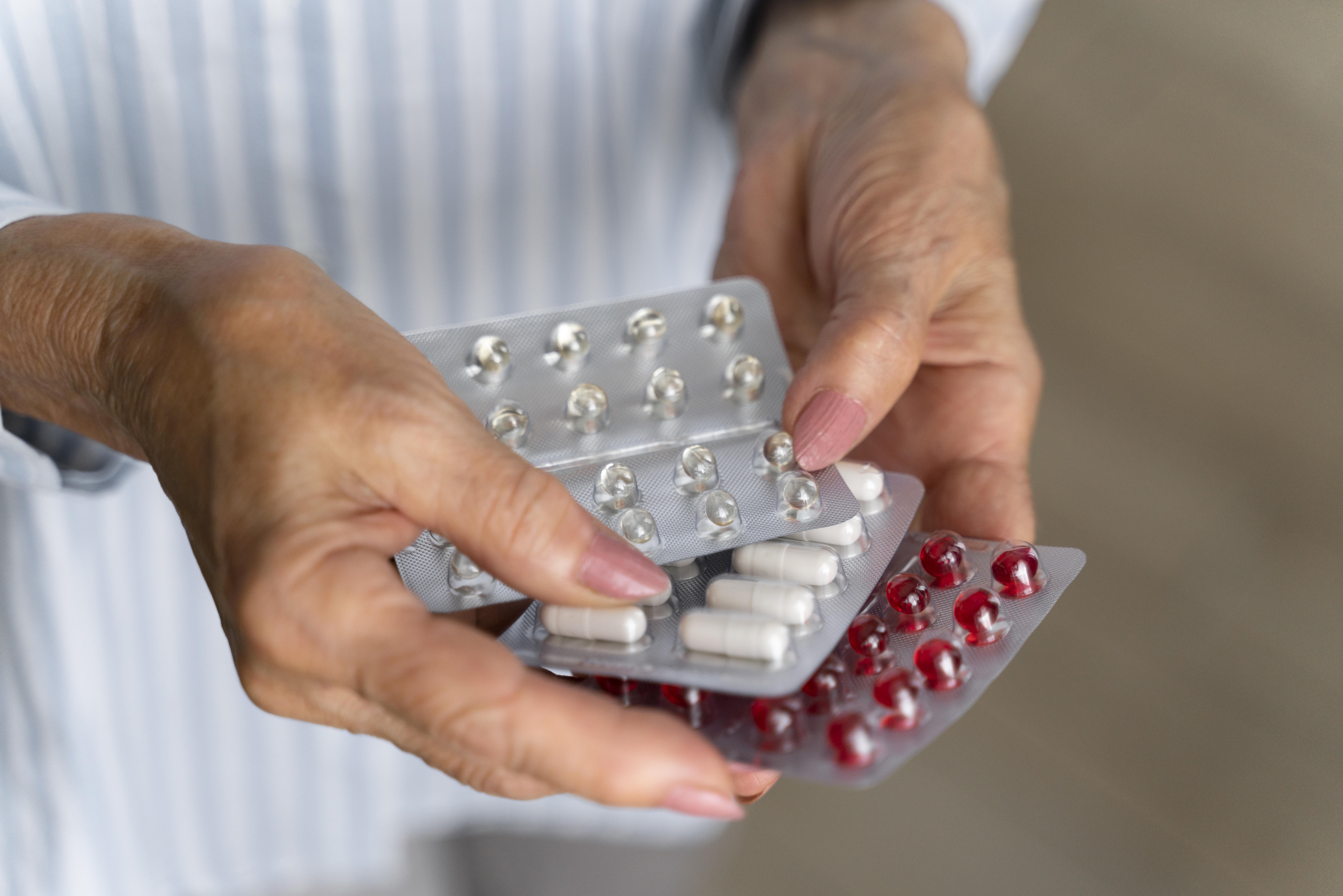 Anvisa manda recolher antibiótico com fragmento de vidro e suspende lote de clindamicina por impurezas