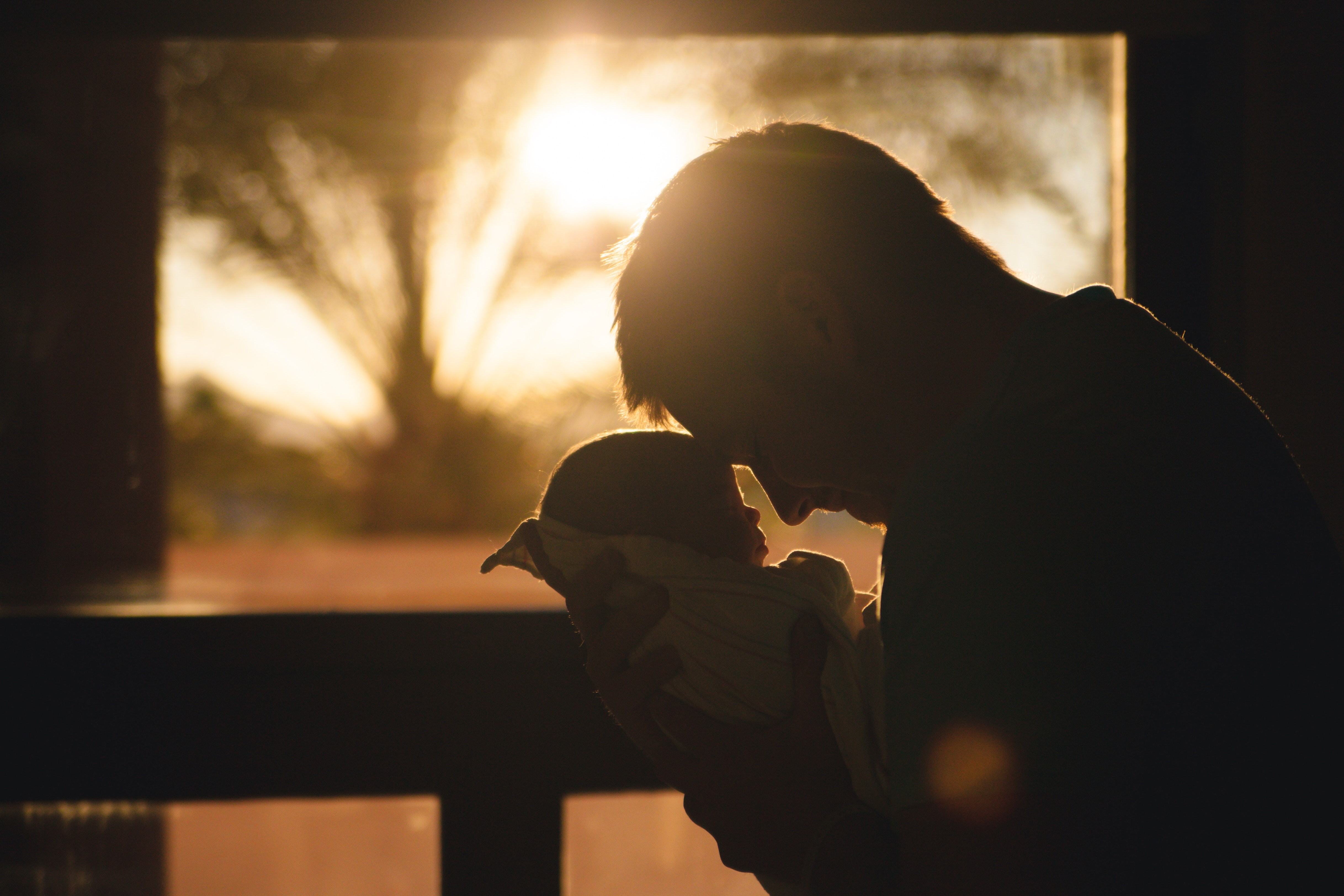 Licença-paternidade diminui risco de depressão para homens