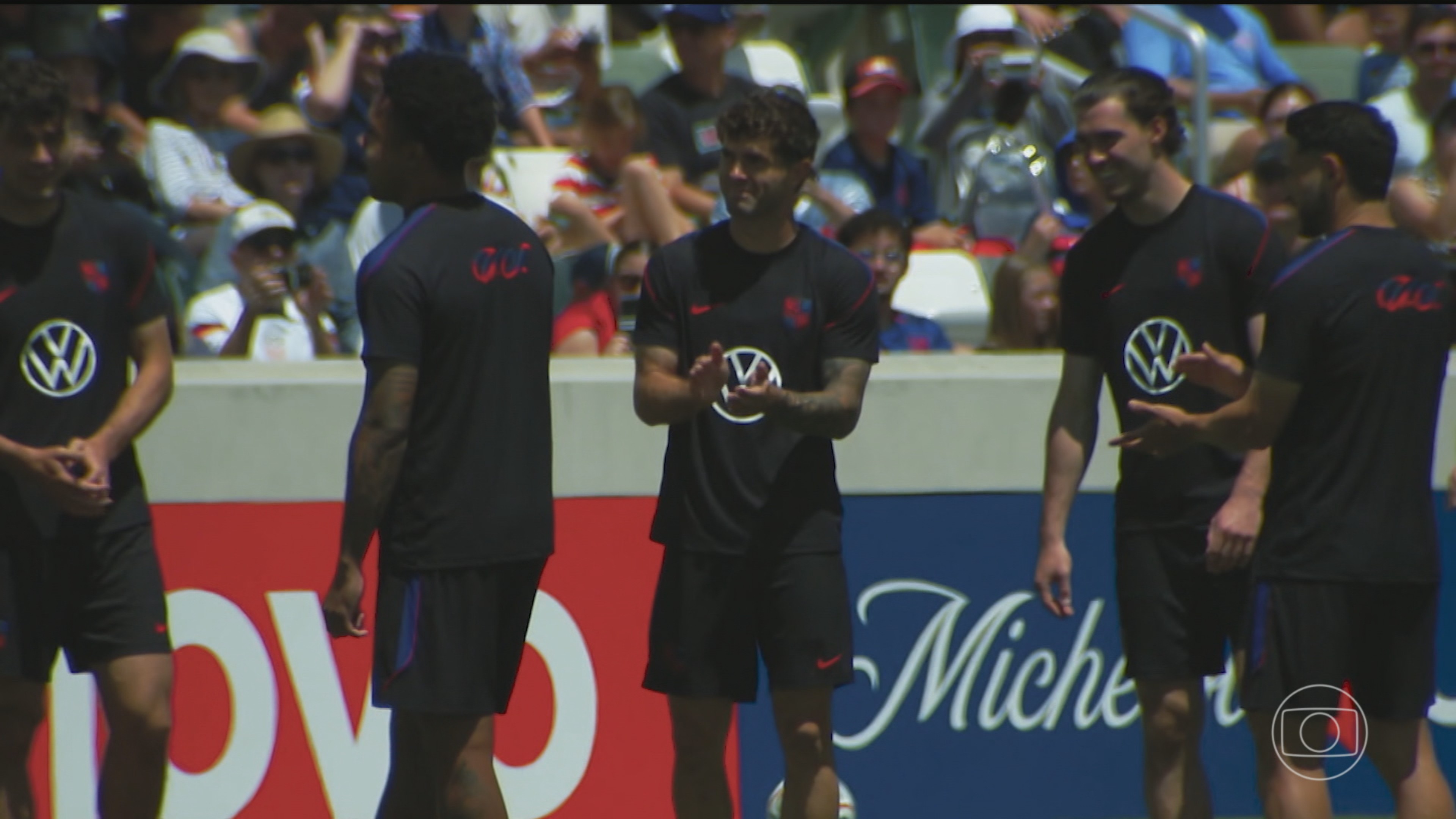 Copa do Mundo: torcedores da Noruega 'remam' pelas ruas de Dallas antes de jogo com a Costa do Marfim; VÍDEO