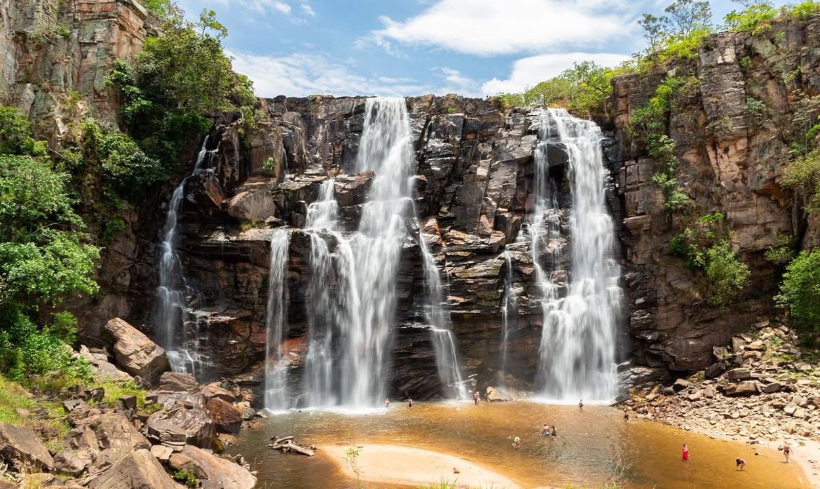 Principal cachoeira do Salto Corumbá voltou a ter água após ficar seca por mais de 250 anos