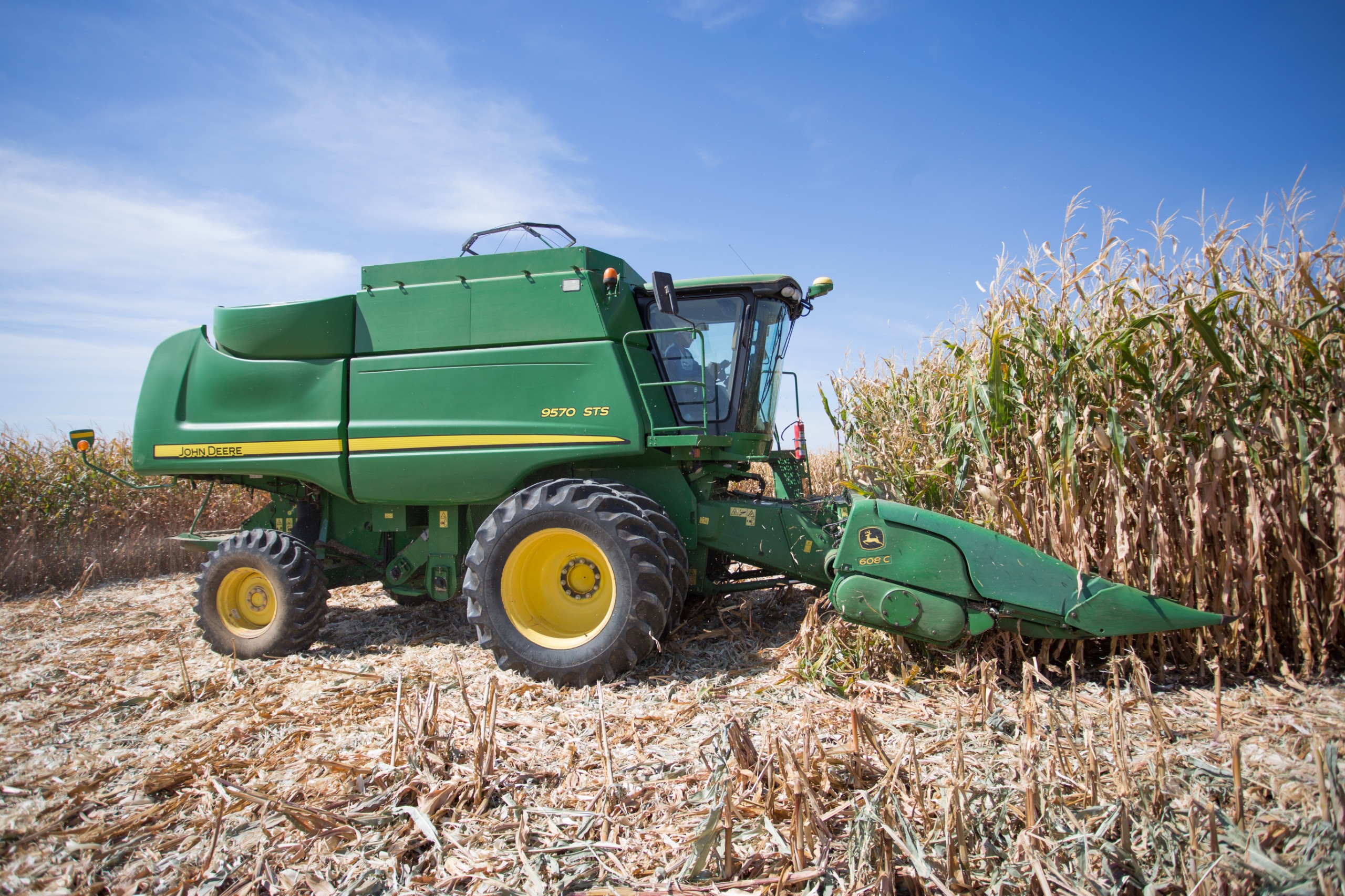 Lei que estende incentivo fiscal a fabricantes de máquinas agrícolas entra em vigor