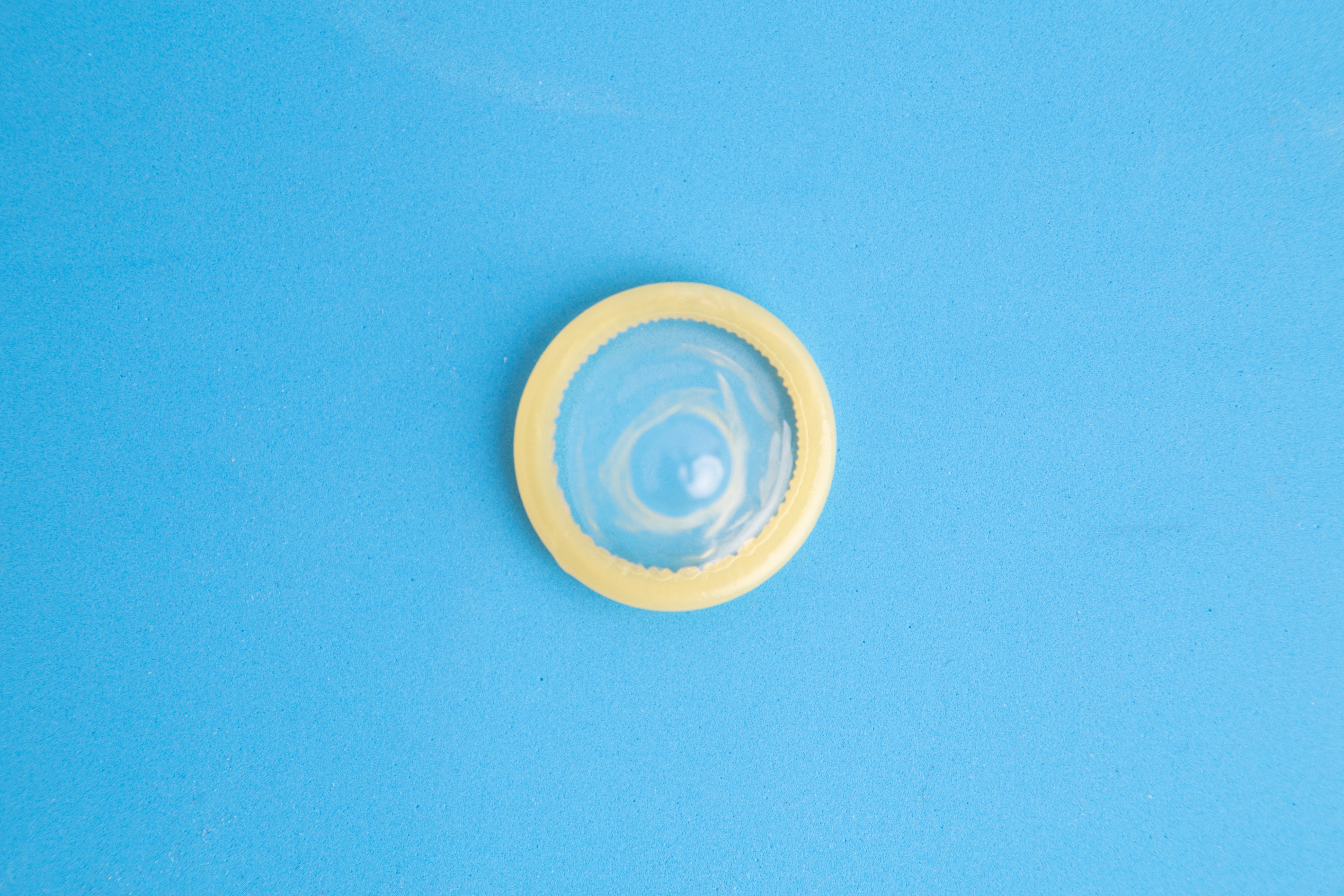 Stealthing: as consequências físicas e mentais da retirada da camisinha sem consentimento e como as vítimas podem se proteger