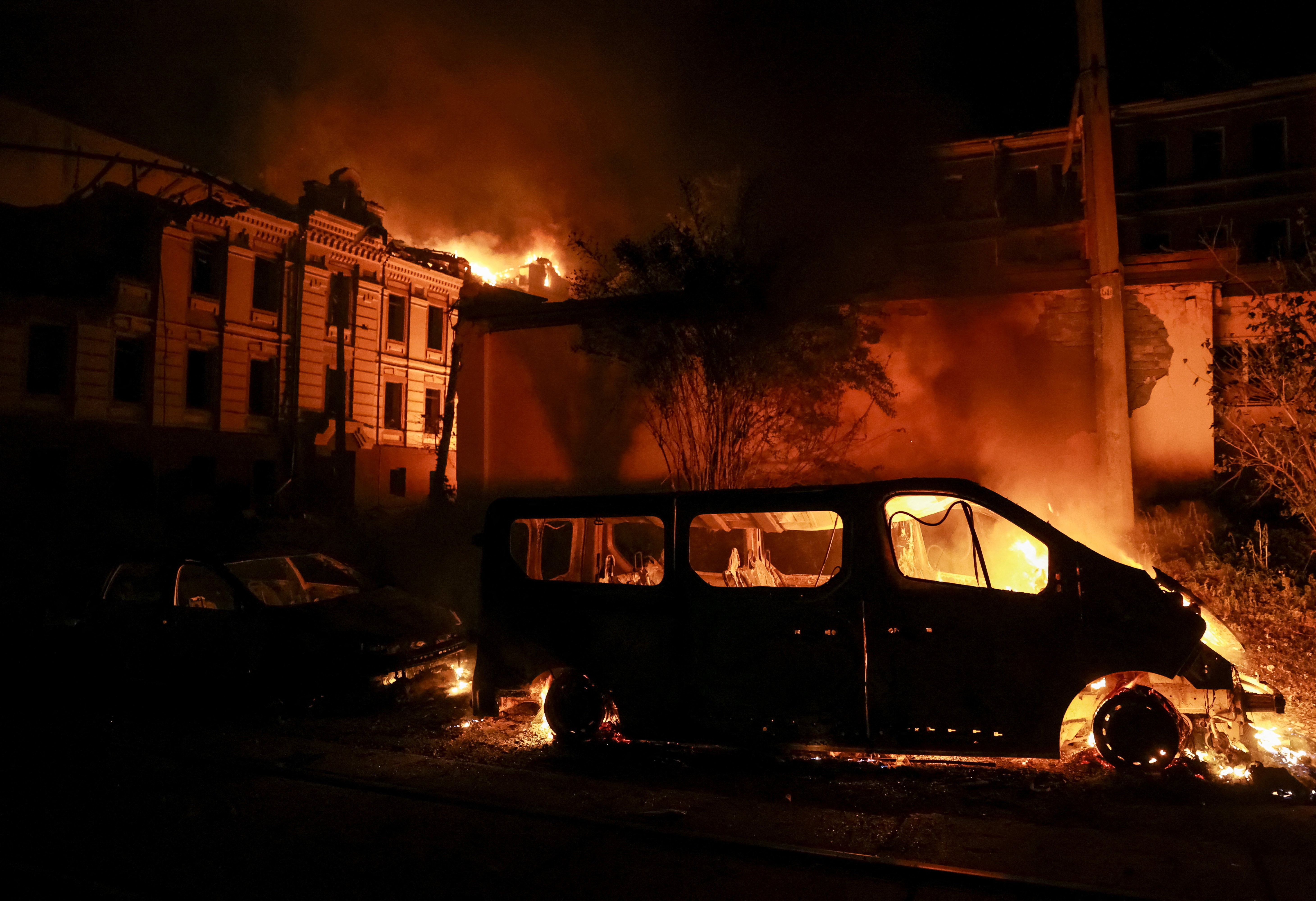 Ataques com mísseis russos em Kiev matam uma pessoa e deixam 16 feridos