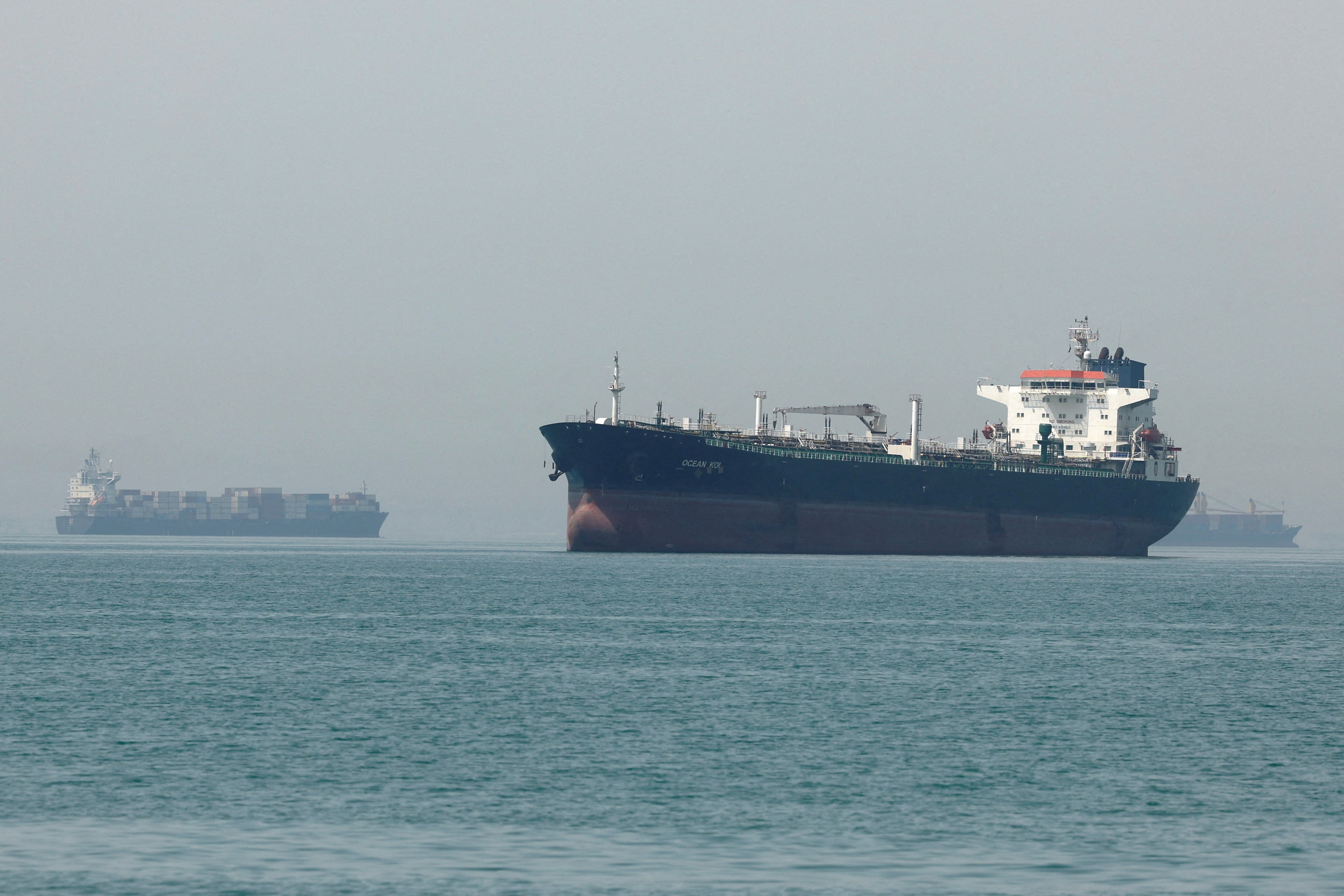 'Precedente incendiário': ministro do Irã critica plano de Trump de usar ativos iranianos para indenizar navios