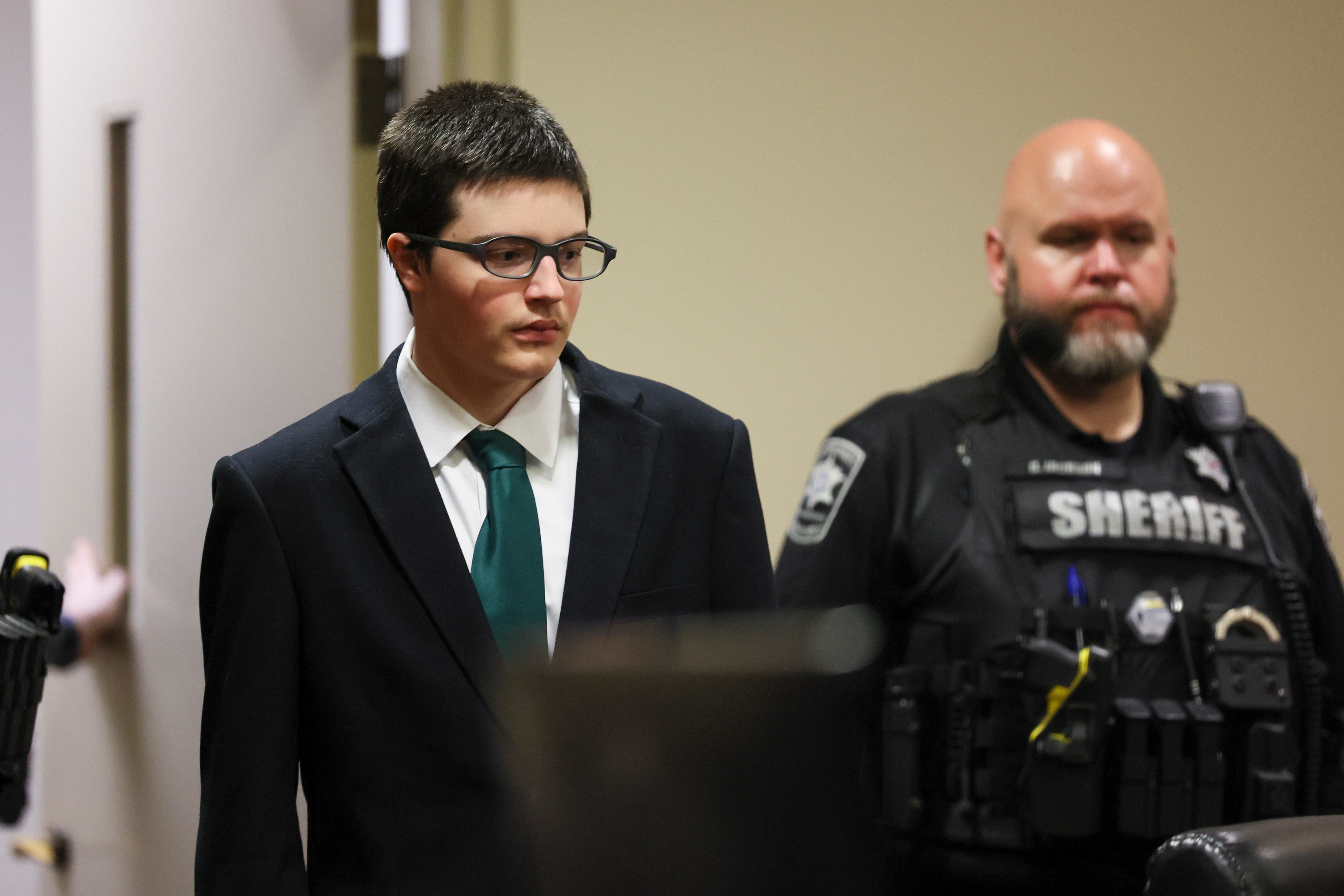 'O senhor falhou como pai', diz juiz ao condenar homem que deu fuzil a filho autor de massacre em escola nos EUA