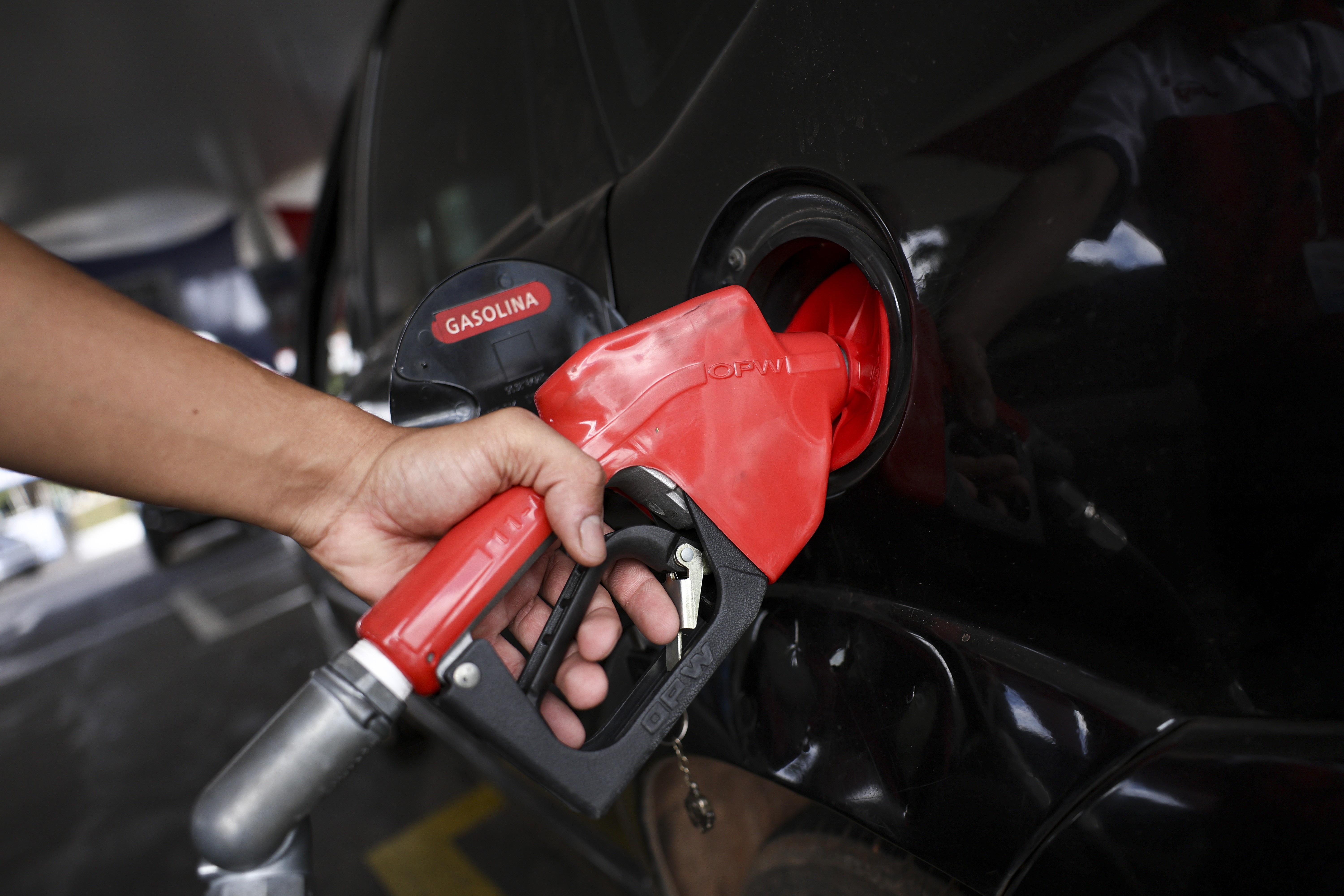 Gasolina com 32% de etanol chega aos postos amanhã; veja como proteger seu carro