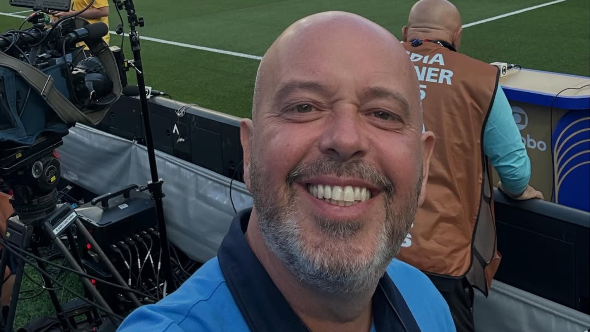 Apresentador Alex Escobar faz cirurgia para retirar tumor no timo após diagnóstico de miastenia; entenda