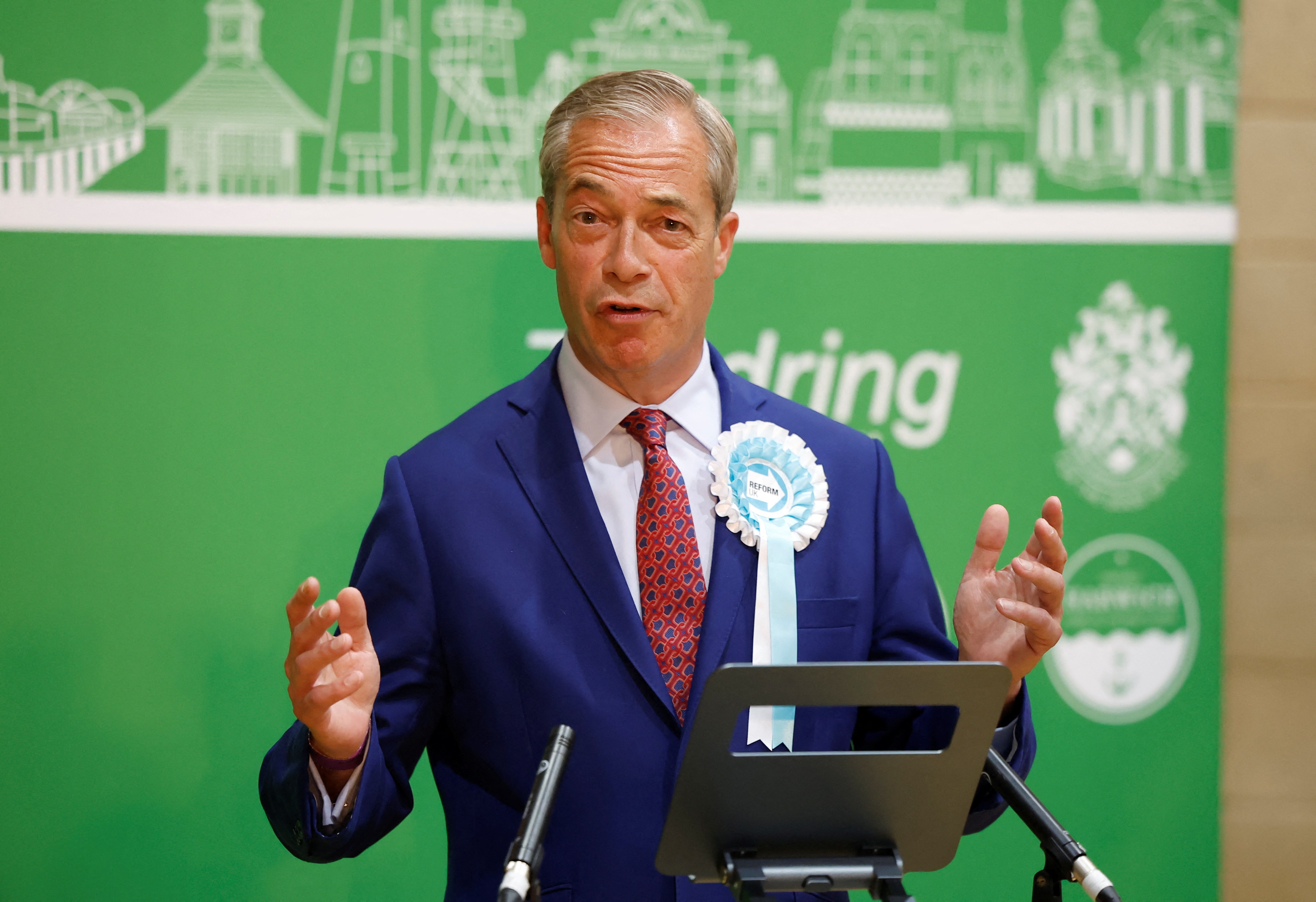 'Pai do Brexit' reconquista cadeira no Parlamento britânico; investigação contra ele é retomada
