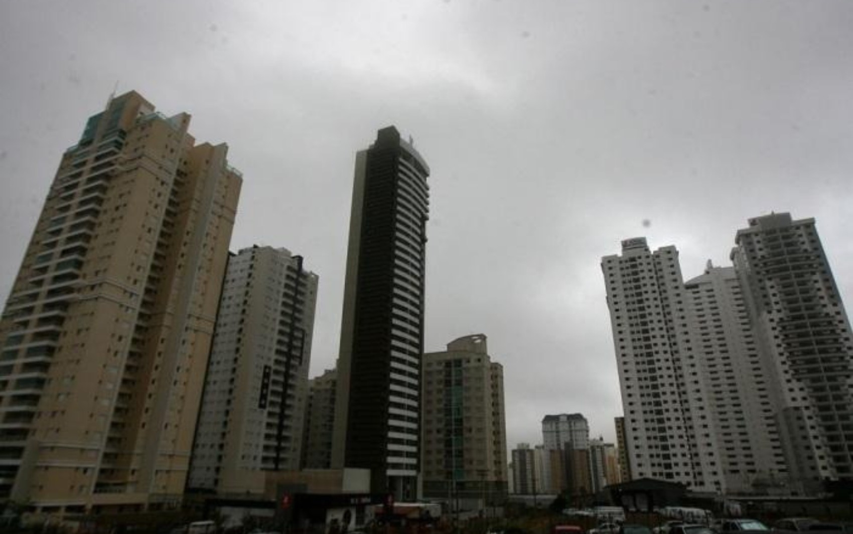 Ar frio de origem polar deve derrubar temperaturas e pode trazer chuva para Goiás nos próximos dias, diz Cimehgo