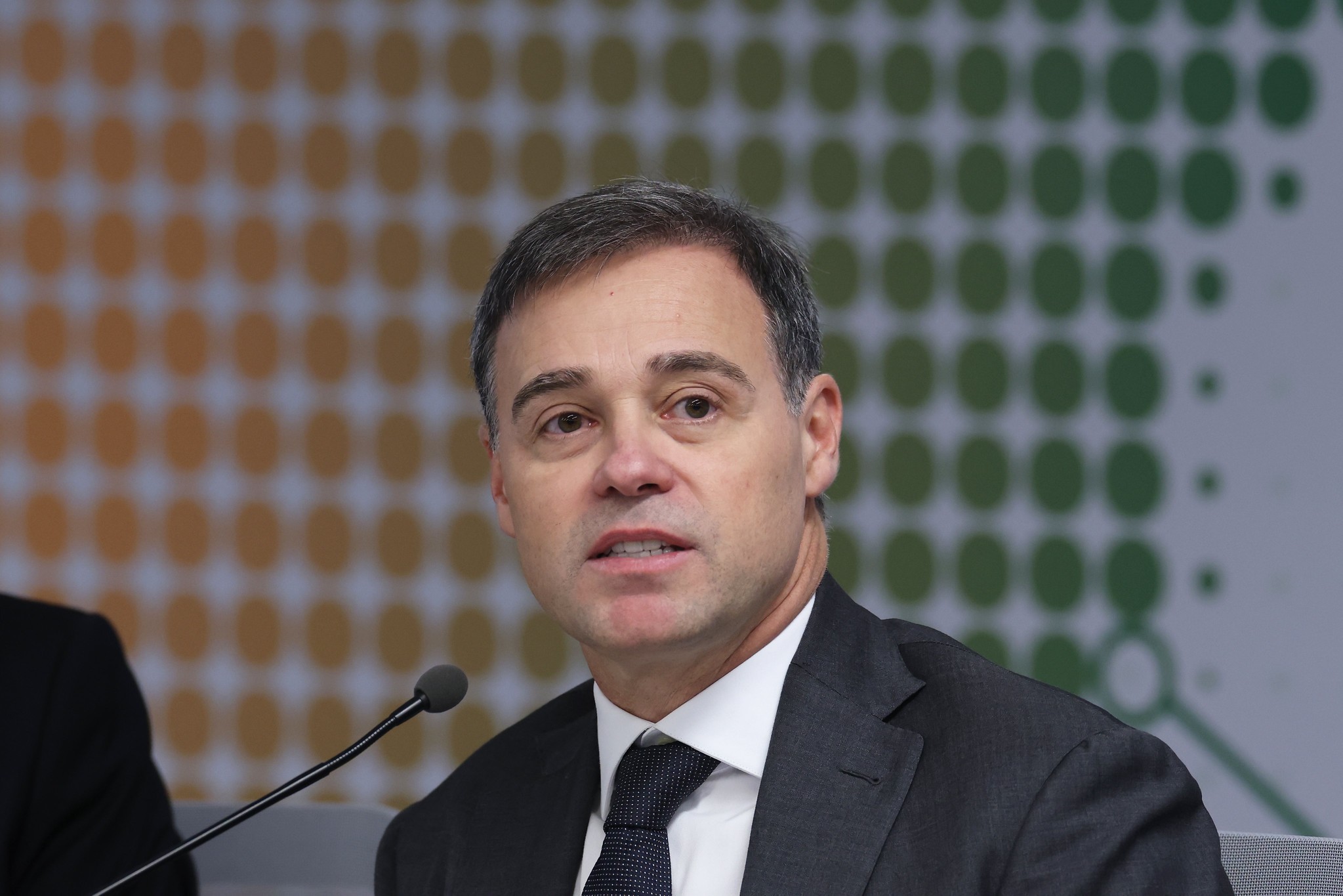 Mesmo após pedido de arquivamento da PGR, Mendonça deve insistir que plenário do STF analise mensagens entre Moraes e Vorcaro
