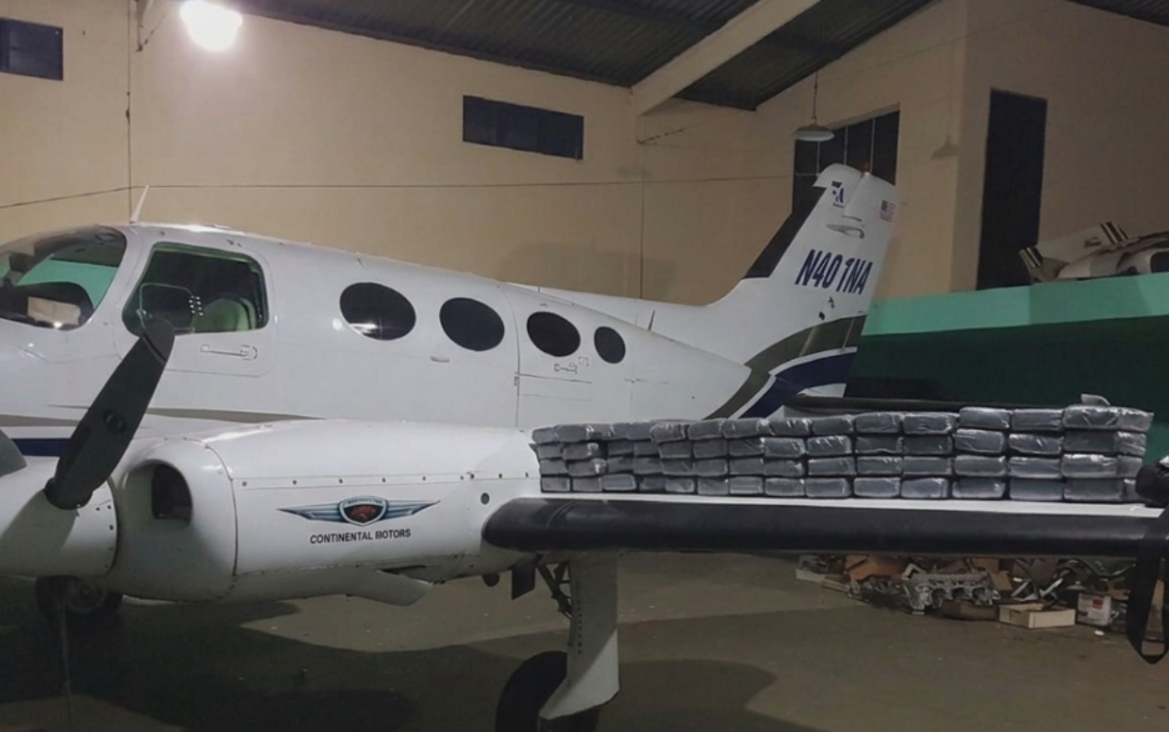 Avião que caiu e matou três tinha sido apreendido com gêmeos espanhóis e cocaína escondida até na asa há 9 anos; relembre